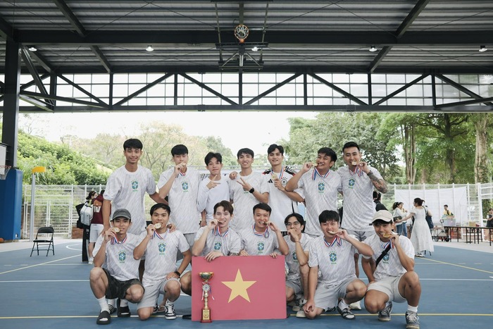 獲獎同學合影圖片