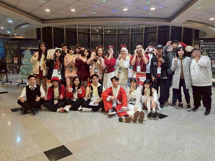 工作人員及表演人員合照圖片